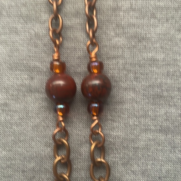 Beautiful handmade necklace with flat disc of Tiger’s Eye - chain length 33”. - Picture 4 of 7